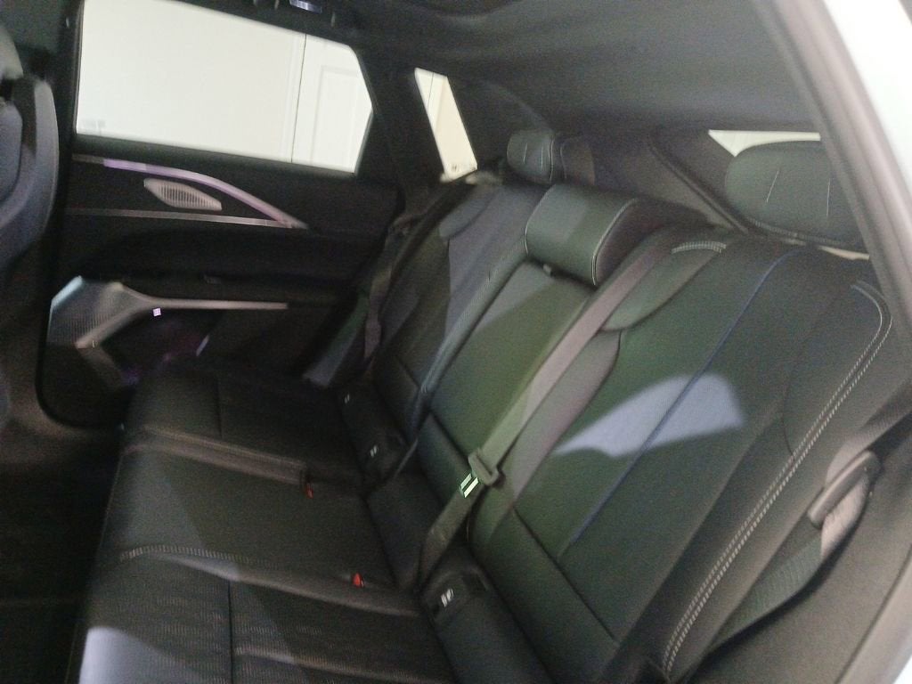 2024 Cadillac LYRIQ Luxury 2
