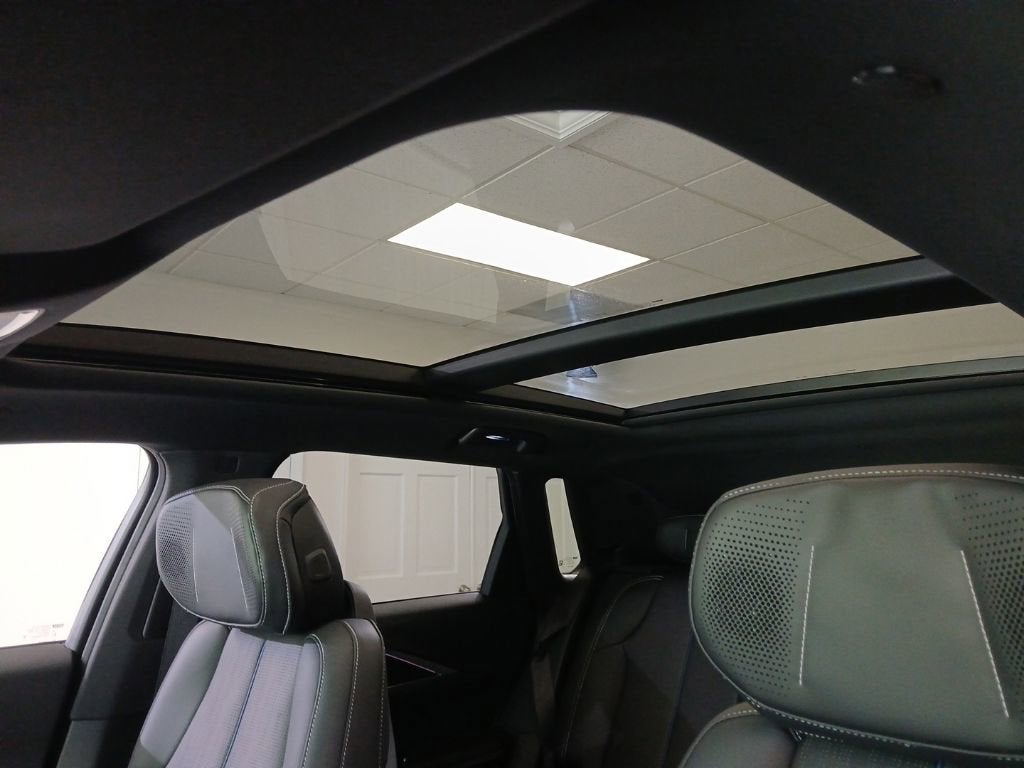 2024 Cadillac LYRIQ Luxury 2