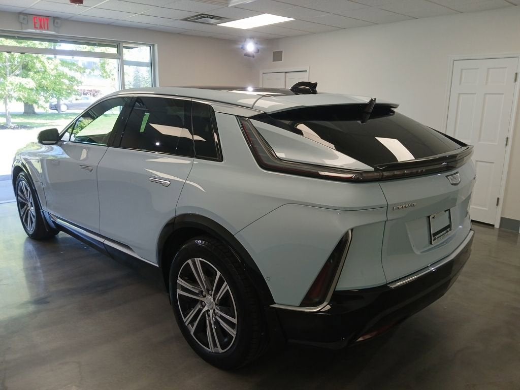 2024 Cadillac LYRIQ Luxury 2