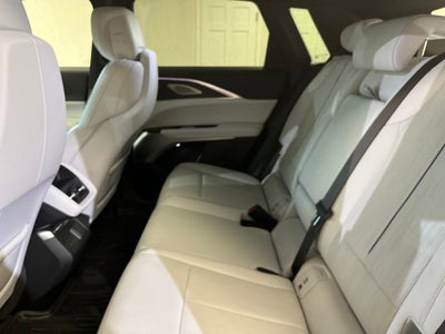 2024 Cadillac LYRIQ Luxury 2