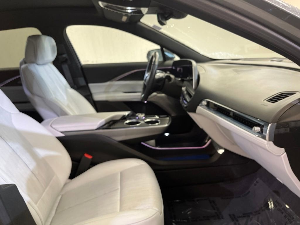 2024 Cadillac LYRIQ Luxury 2