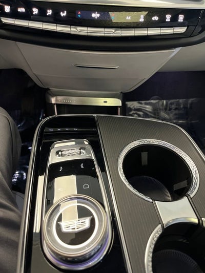 2024 Cadillac LYRIQ Luxury 2