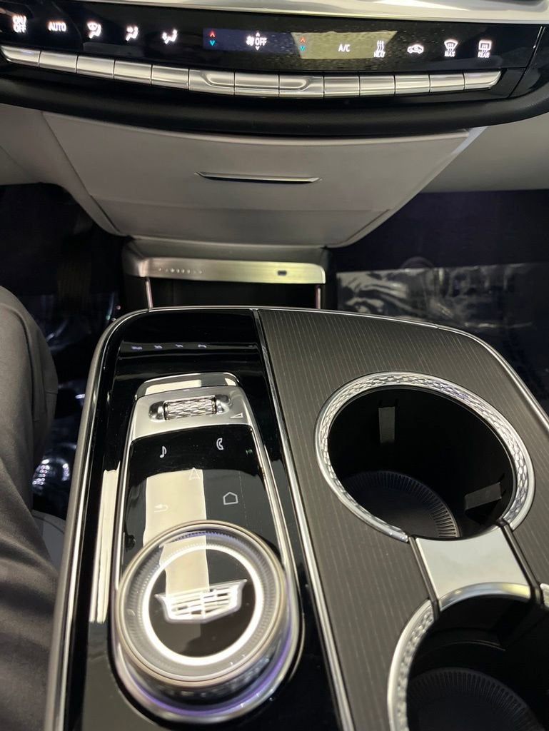 2024 Cadillac LYRIQ Luxury 2