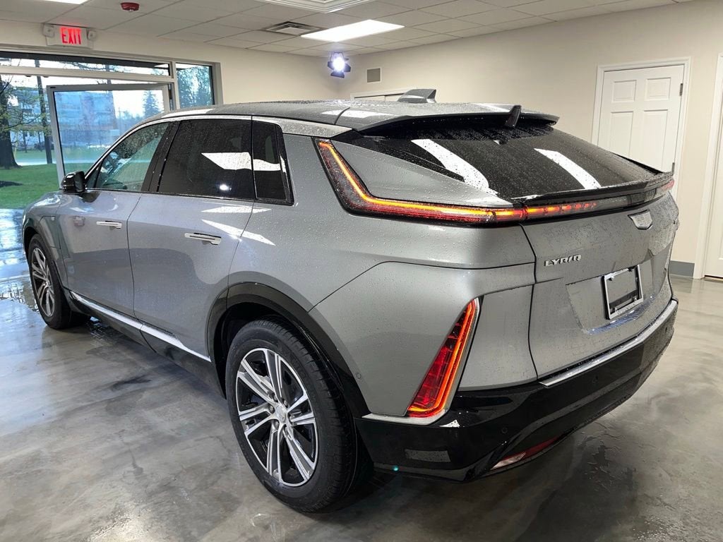 2024 Cadillac LYRIQ Luxury 2