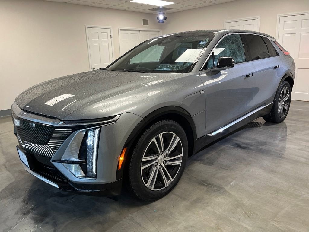 2024 Cadillac LYRIQ Luxury 2