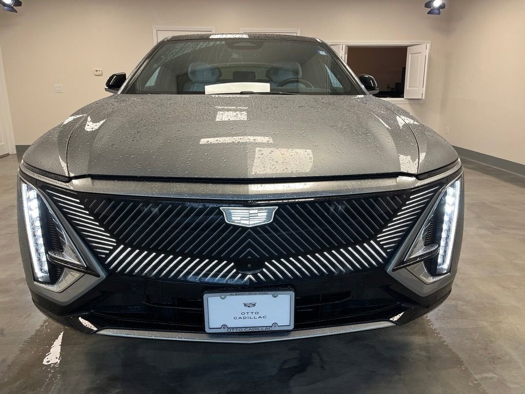 2024 Cadillac LYRIQ Luxury 2