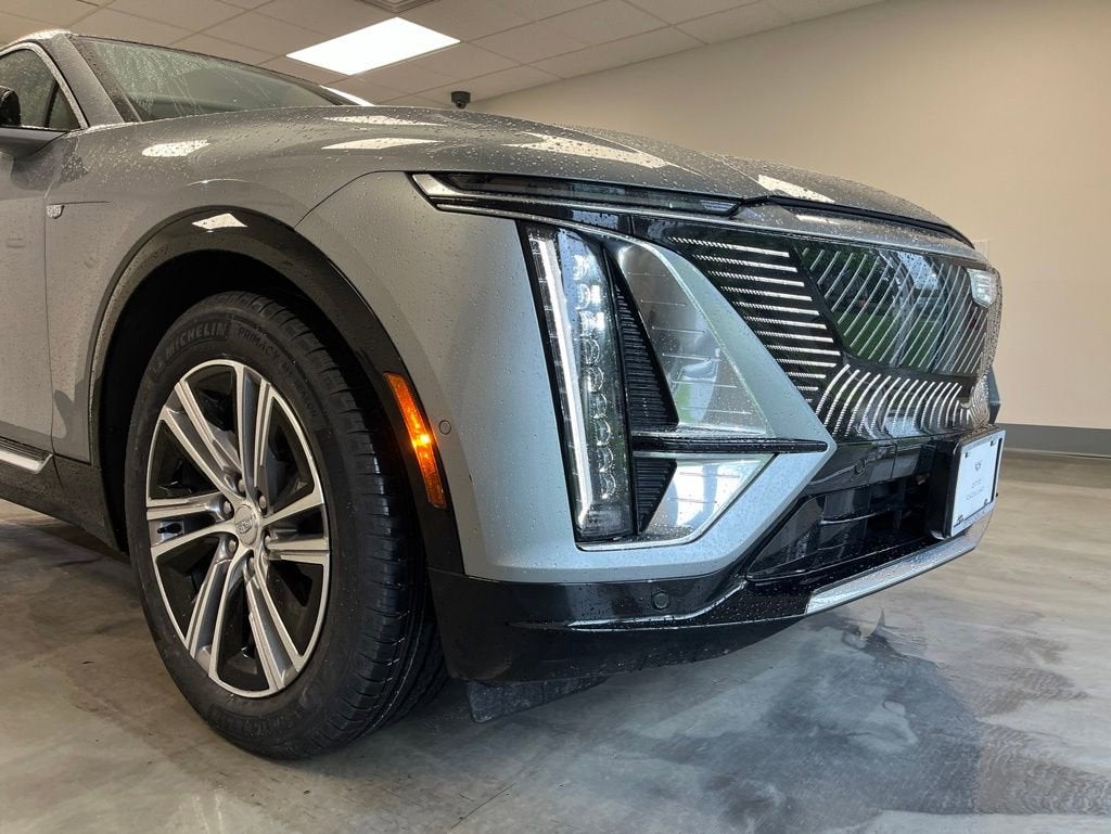 2024 Cadillac LYRIQ Luxury 2