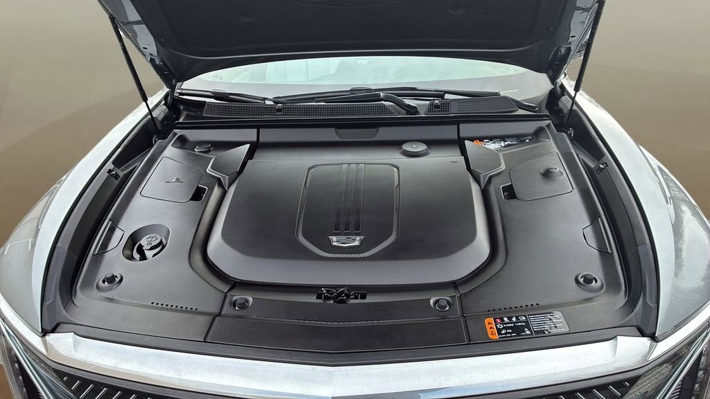 2024 Cadillac LYRIQ Luxury 2