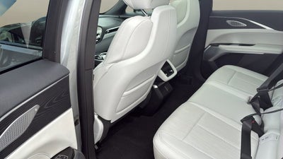 2024 Cadillac LYRIQ Luxury 2