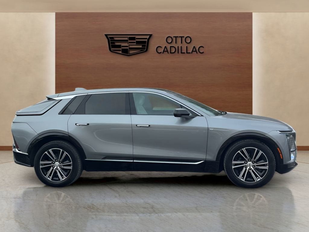 2024 Cadillac LYRIQ Luxury 2