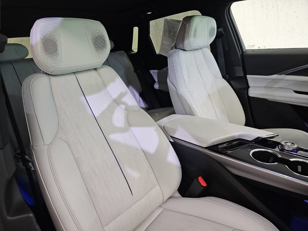 2024 Cadillac LYRIQ Sport 2