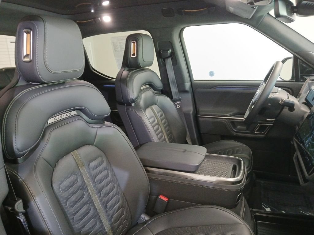 2024 RIVIAN R1T Adventure