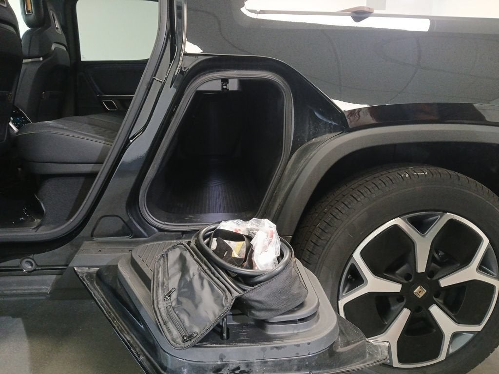 2024 RIVIAN R1T Adventure
