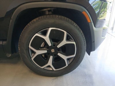 2024 RIVIAN R1T Adventure
