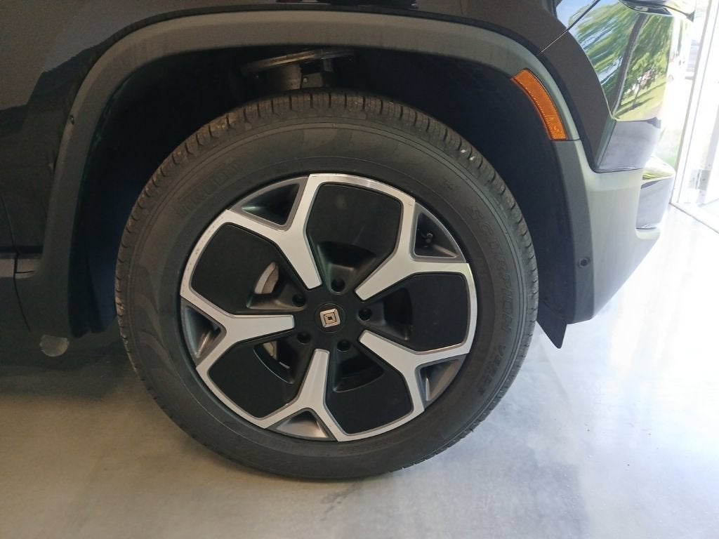 2024 RIVIAN R1T Adventure