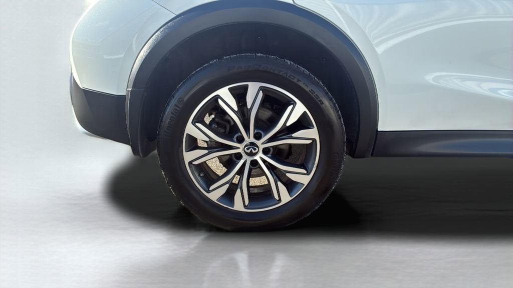 2018 INFINITI QX30 ESSENTIAL